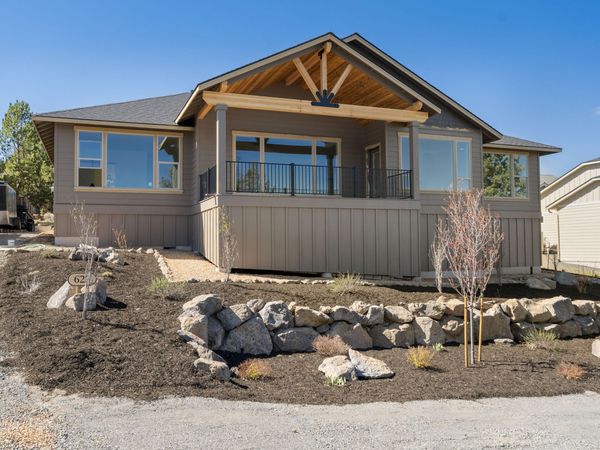 623 Goshawk Drive, Redmond, OR 97756