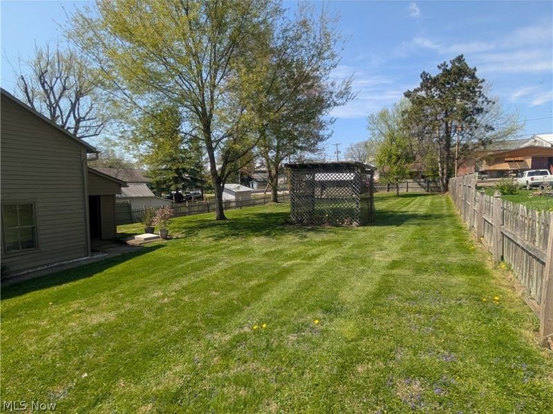 114 W Sheridan Avenue, Somerset, OH 43783 Photo 3