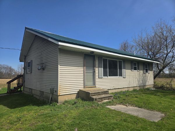 24962 Dewey Lake Street, Dowagiac, MI 49047