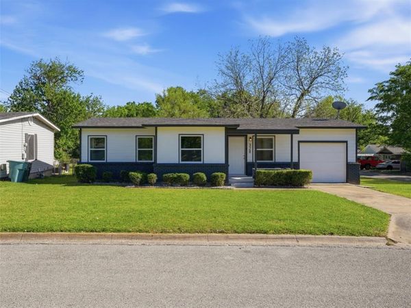 328 W Burton Street , Sherman, TX 75092