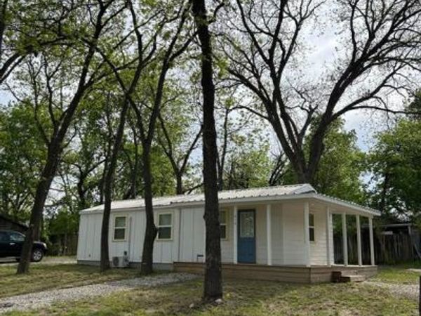 414 N N Avenue F , Clifton, TX 76634