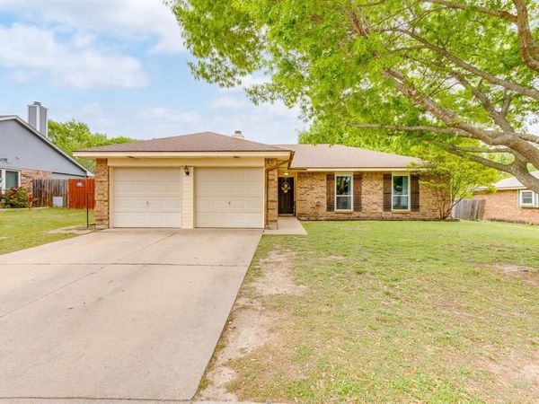 425 Little Fox Lane, Fort Worth, TX 76108