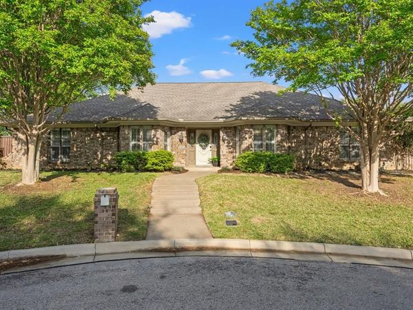 2103 Lake Country Drive, Arlington, TX 76012