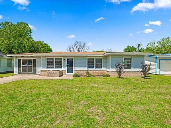 1308 Rose Avenue, Cleburne, TX 76033