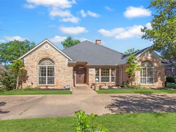 6609 Hollytree Circle, Tyler, TX 75703