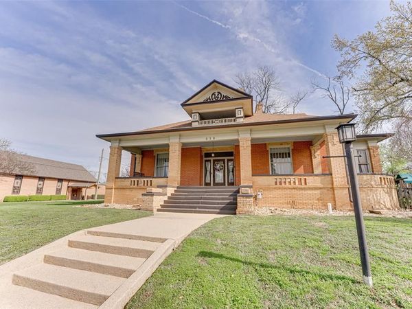 210 W Elm Street, Winnsboro, TX 75494