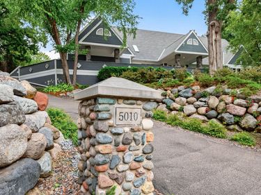 5010 Nob Hill Drive, Edina, MN 55439