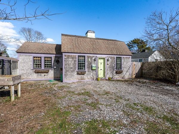 86 Sea St, Barnstable, MA 02601