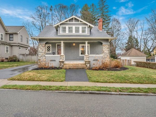 41 Commonwealth Ave, Haverhill, MA 01830