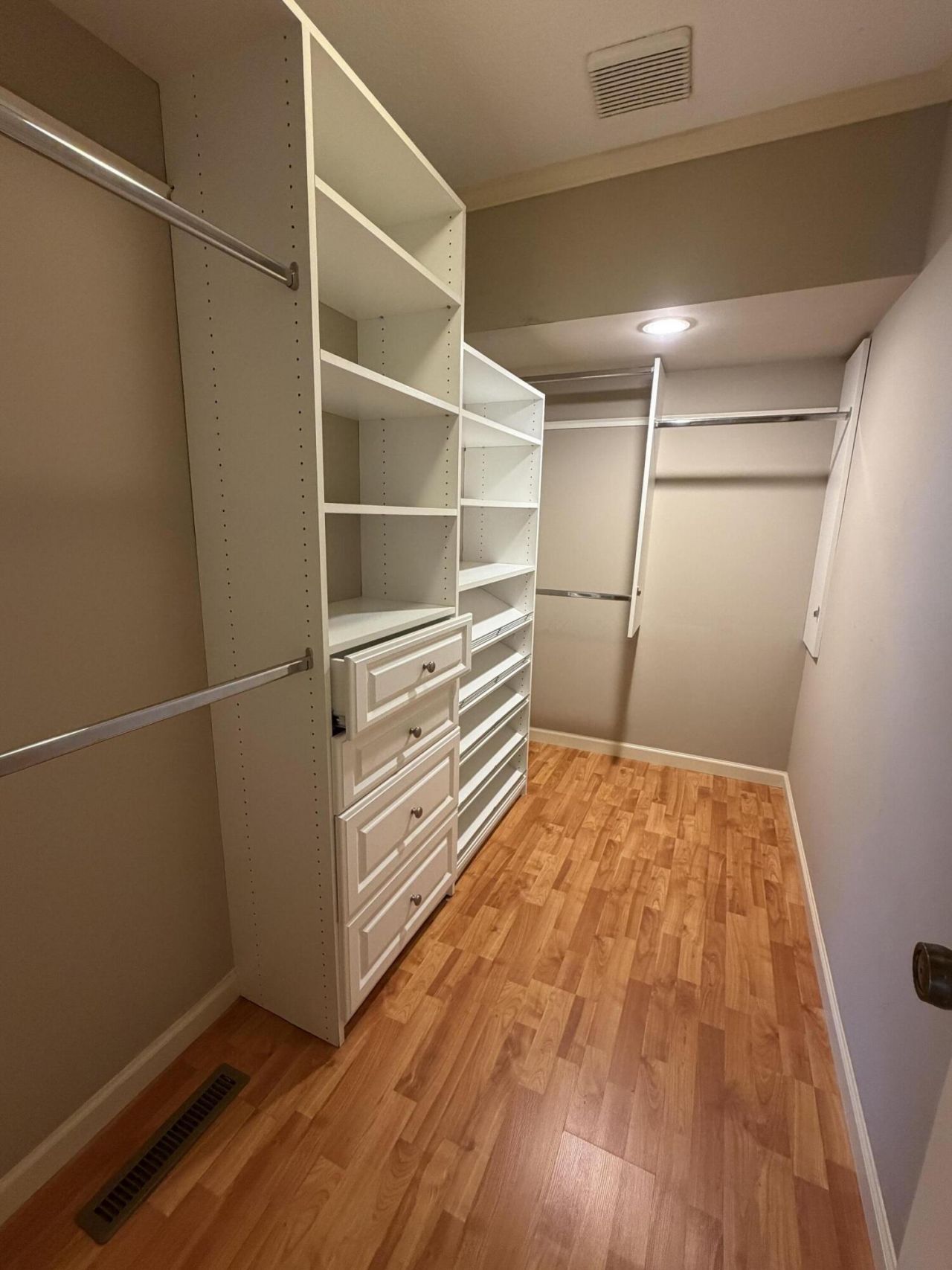 1117 Gilmore Avenue Photo 28