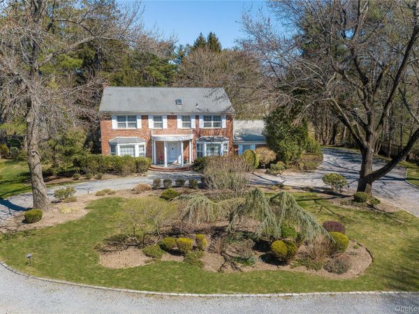 18 Quaker Ridge Drive, Brookville, NY 11545