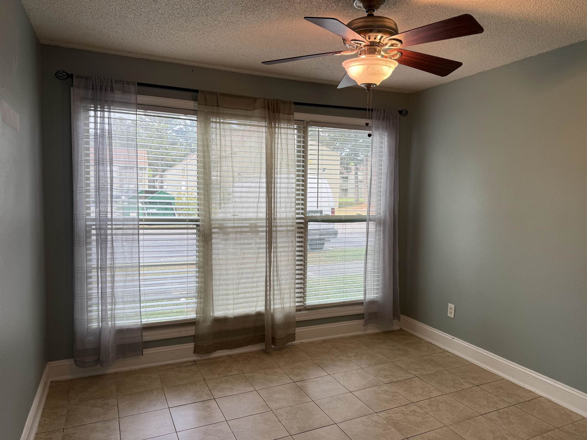 2000 Greens Blvd. Photo 6