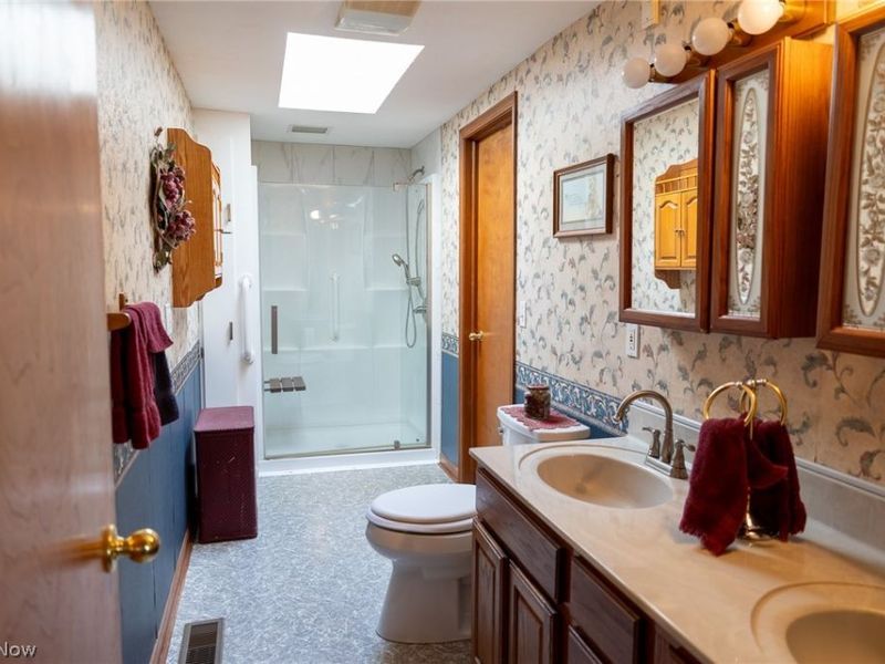 404 Heatherwood Street SW, North Canton, OH 44720 Photo 10