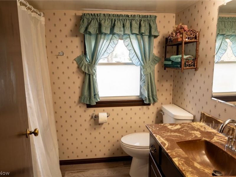 404 Heatherwood Street SW, North Canton, OH 44720 Photo 19