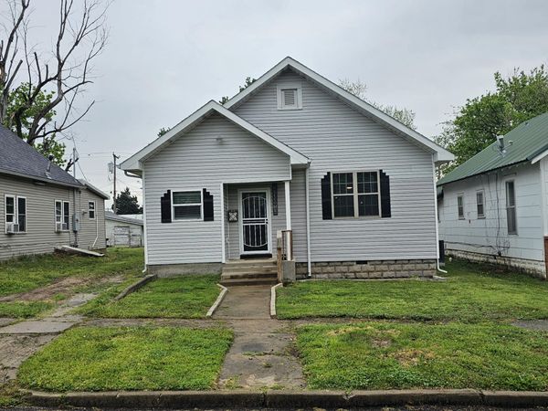 613 8th Street , Monett, MO 65708