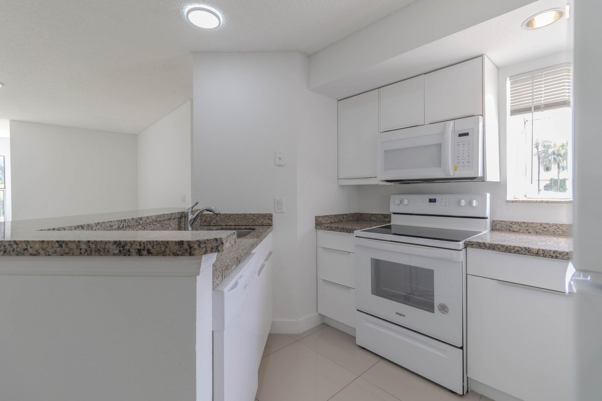 3350 Pinewalk Drive N, Unit 1418, Margate, FL 33063 Photo