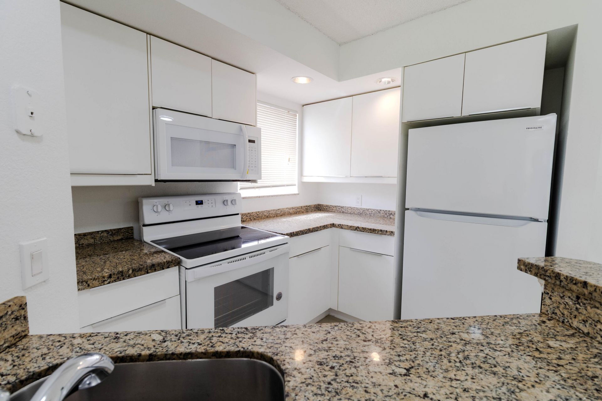 3350 Pinewalk Drive N, Unit 1418, Margate, FL 33063 Photo