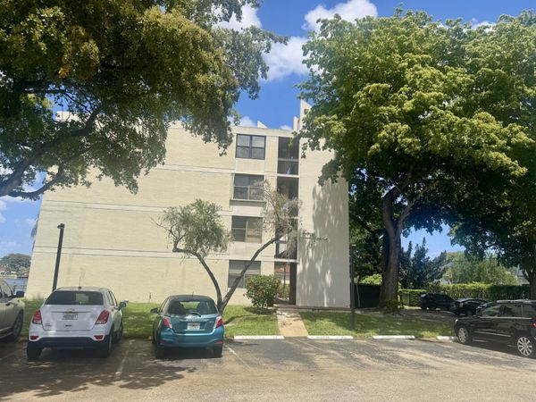 110 Lake Emerald Drive, Unit 404, Oakland Park, FL 33309