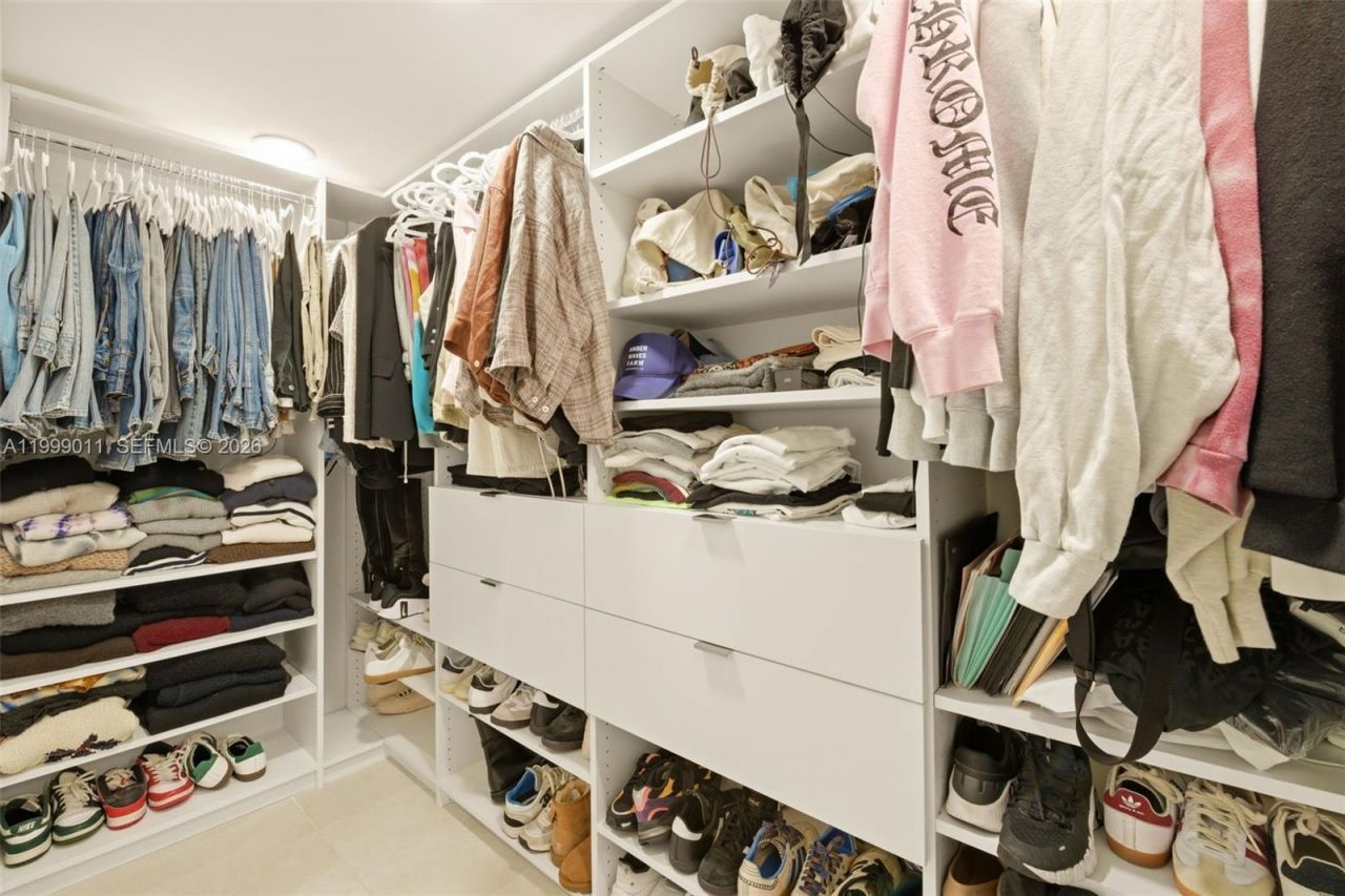 725 W 51st St, Miami Beach, FL 33140 Photo