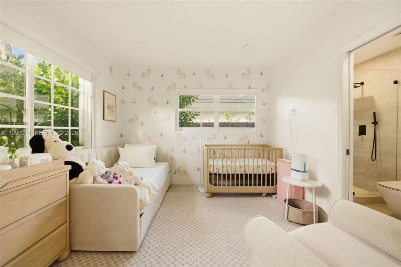 725 W 51st St, Miami Beach, FL 33140 Photo