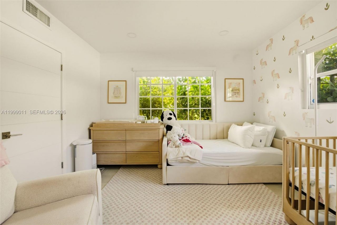 725 W 51st St, Miami Beach, FL 33140 Photo