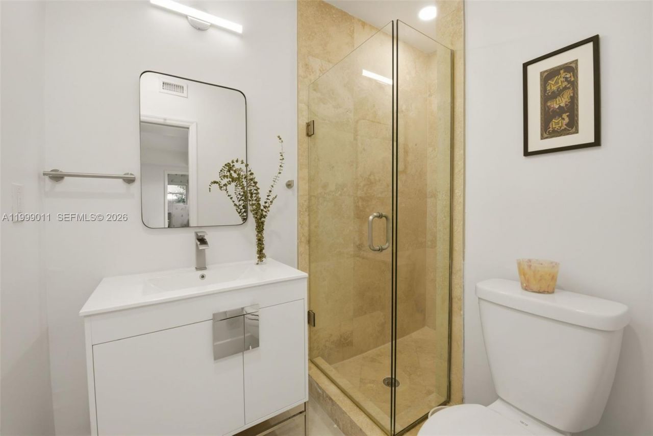 725 W 51st St, Miami Beach, FL 33140 Photo