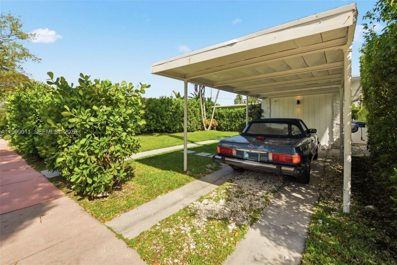 725 W 51st St, Miami Beach, FL 33140 Photo