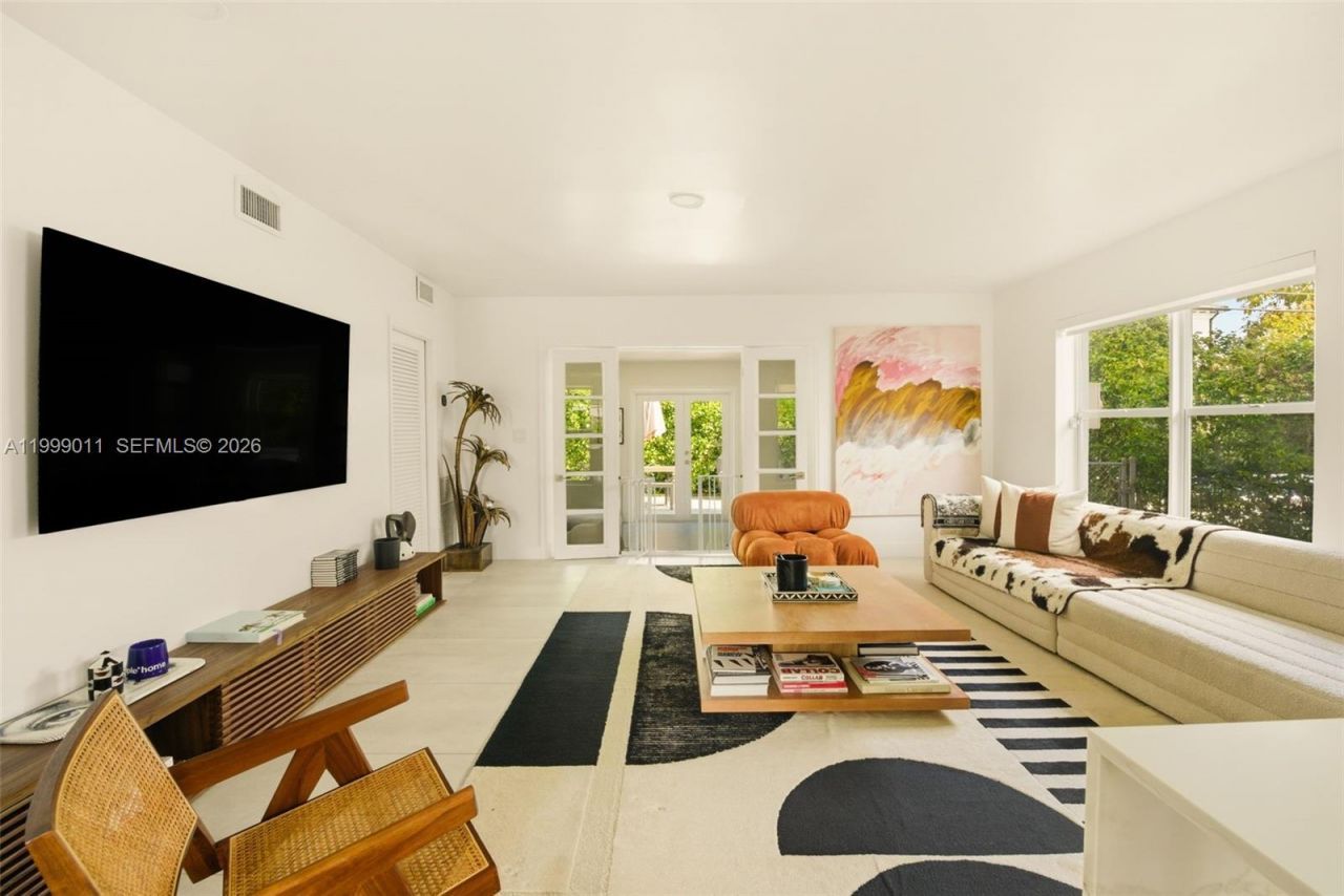 725 W 51st St, Miami Beach, FL 33140 Photo