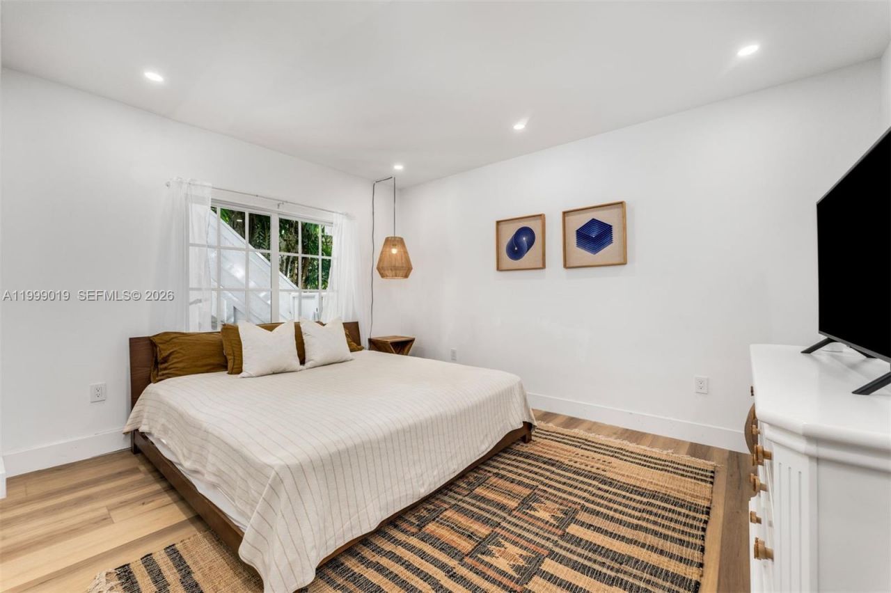 3951 Park Dr, Miami, FL 33133 Photo