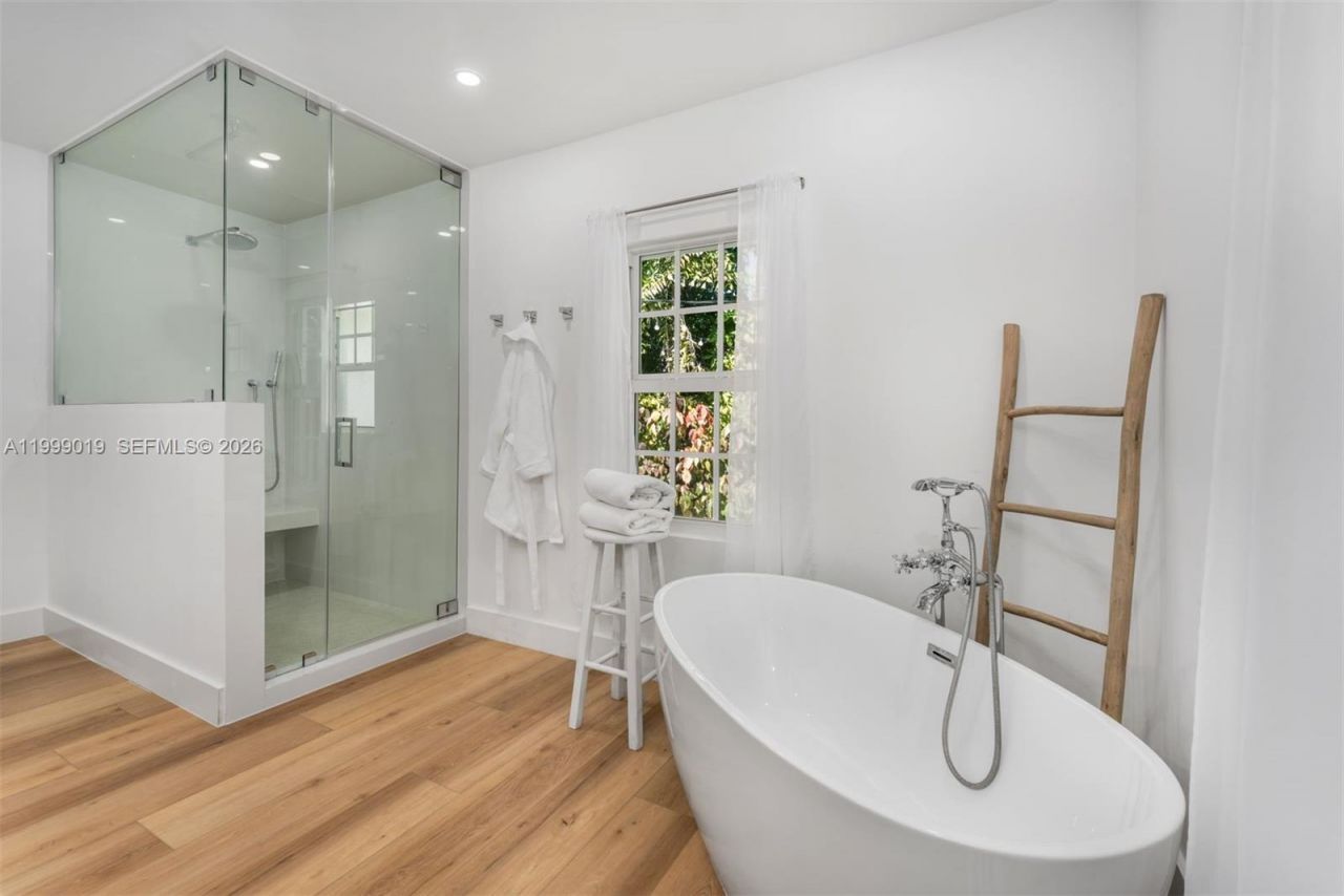 3951 Park Dr, Miami, FL 33133 Photo