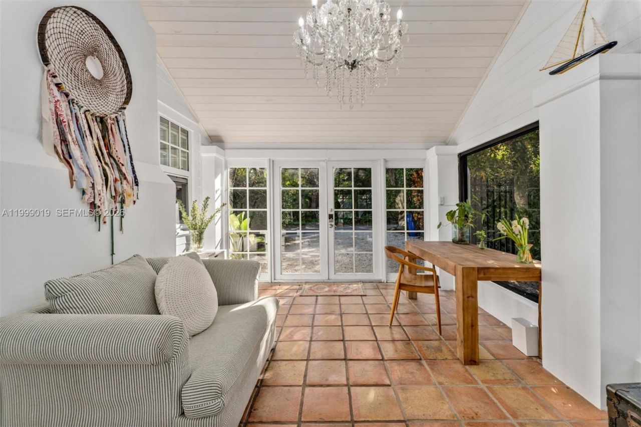 3951 Park Dr, Miami, FL 33133 Photo