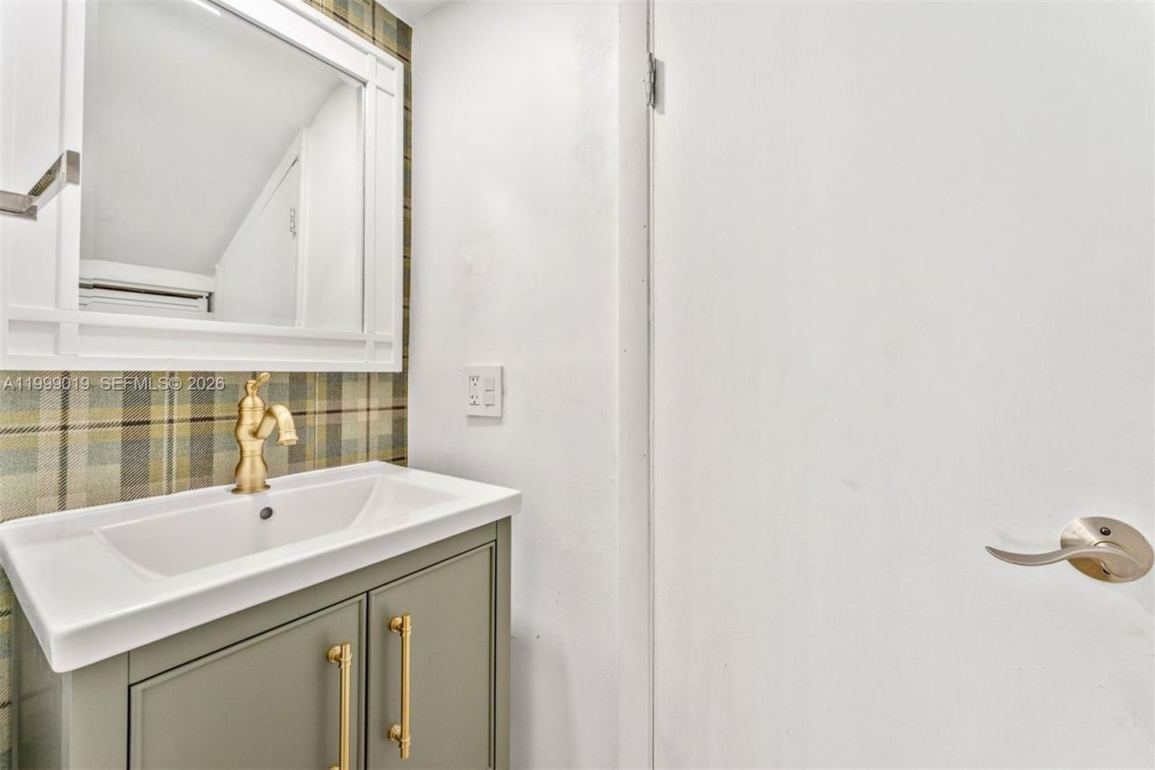 3951 Park Dr, Miami, FL 33133 Photo