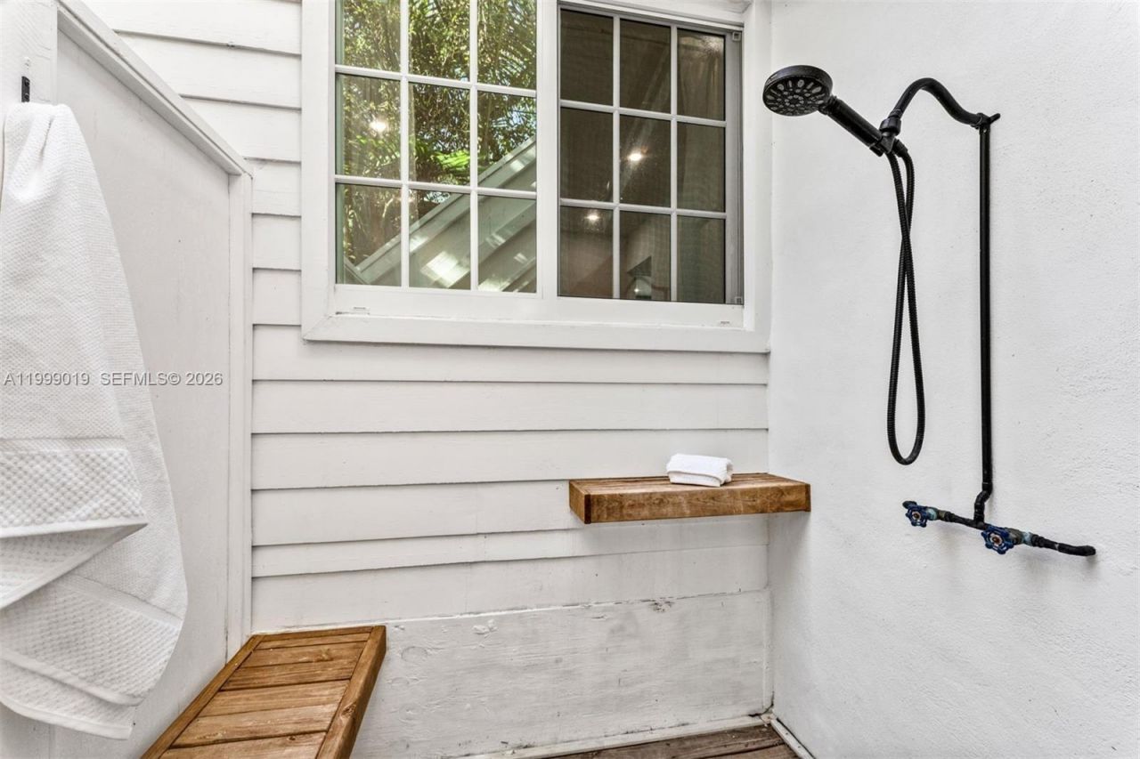 3951 Park Dr, Miami, FL 33133 Photo