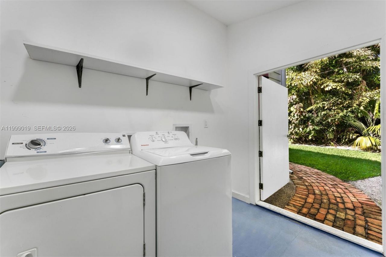 3951 Park Dr, Miami, FL 33133 Photo