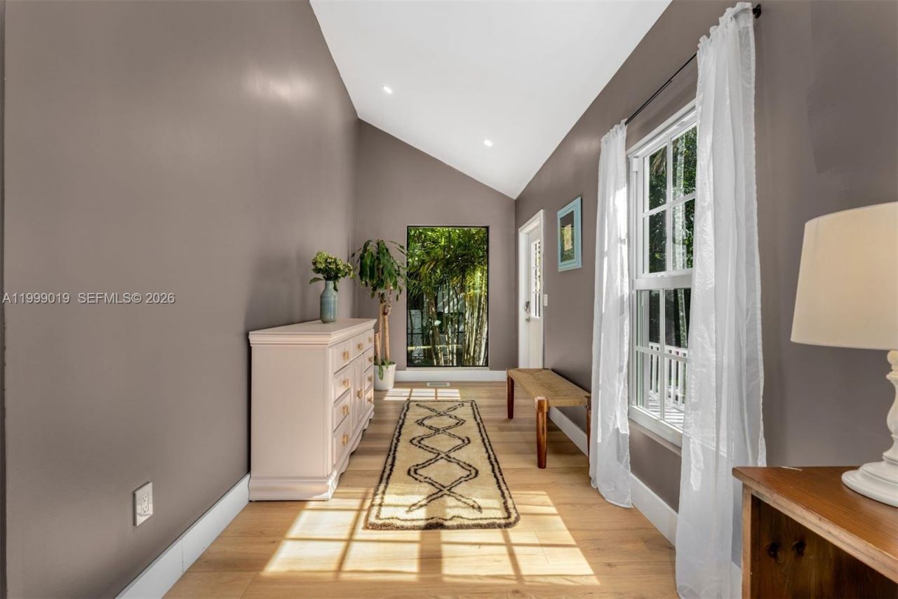 3951 Park Dr, Miami, FL 33133 Photo