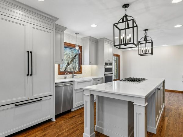 151 Choctaw Circle, Chanhassen, MN 55317