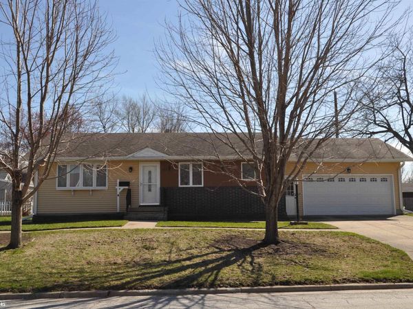 411 W 2nd Street, Carroll, IA 51401