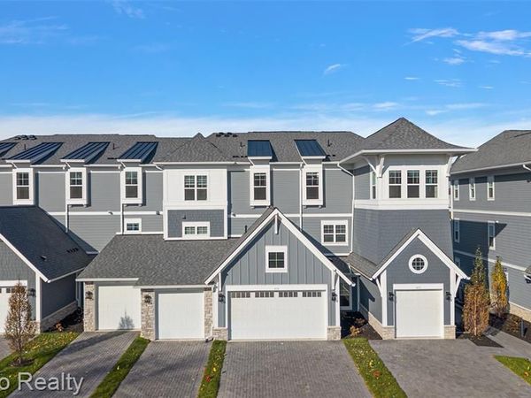 480 Mystic Cove Lane, Lake Orion Vlg, MI 48362