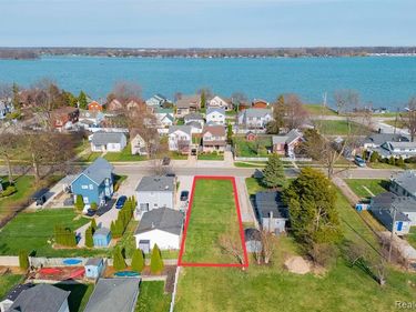 00 Adams Adams , Gibraltar, MI 48173