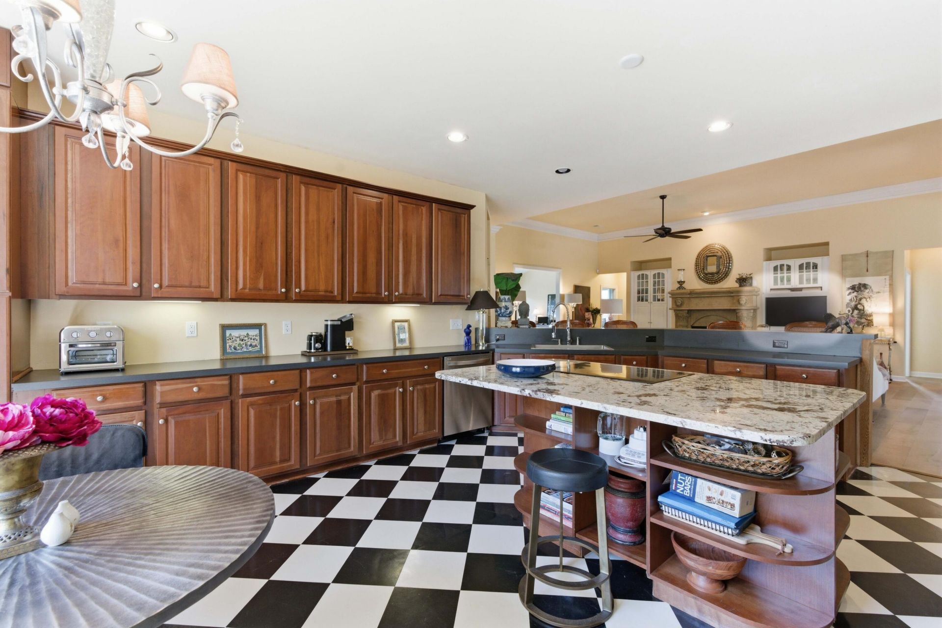 1596 Oakhurst Drive Photo 23