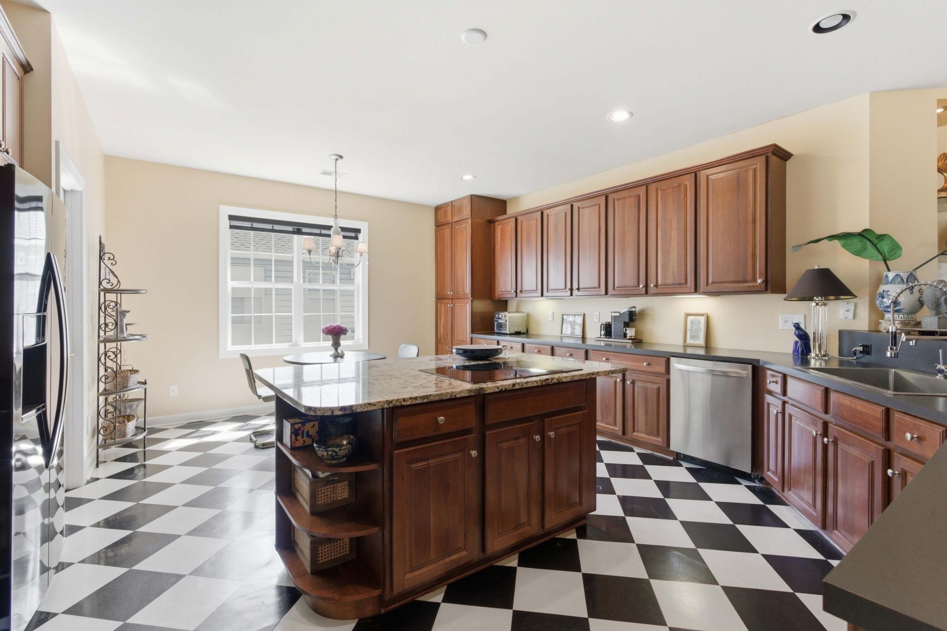 1596 Oakhurst Drive Photo 7