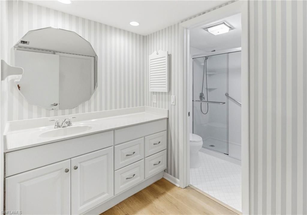 517 Lake Louise Cir, Unit 103, Naples, FL 34110 Photo