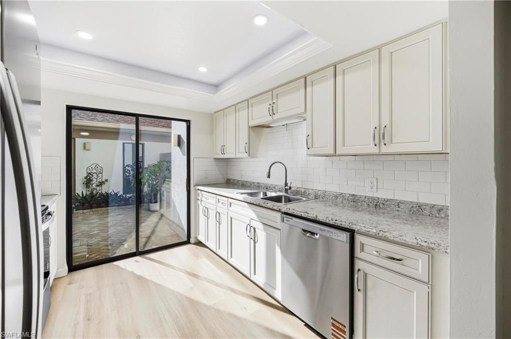 517 Lake Louise Cir, Unit 103, Naples, FL 34110 Photo
