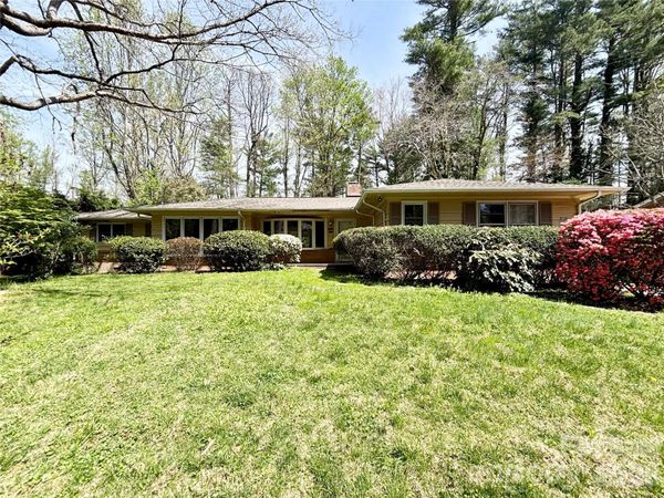 2732 Holly Hill Drive N, Hendersonville, NC 28791