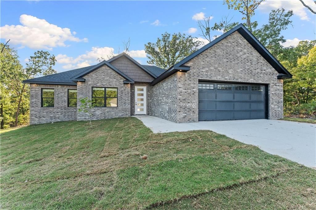 2 Kolman Lane, Bella Vista, AR 72715 Main Photo
