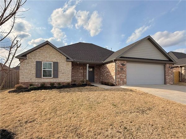 941 Madden Street , Tontitown, AR 72762