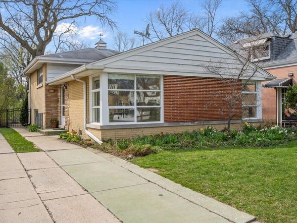 7012 N Kenton Avenue, Lincolnwood, IL 60712