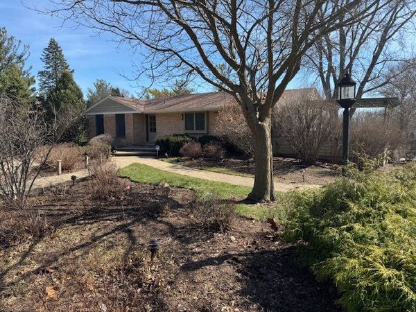 635 Signal Hill Road , North Barrington, IL 60010