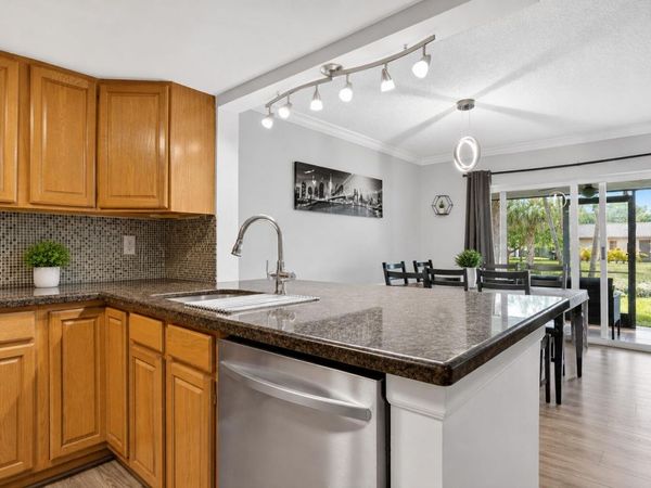 9050 NW 28th Street, Unit 123, Coral Springs, FL 33065