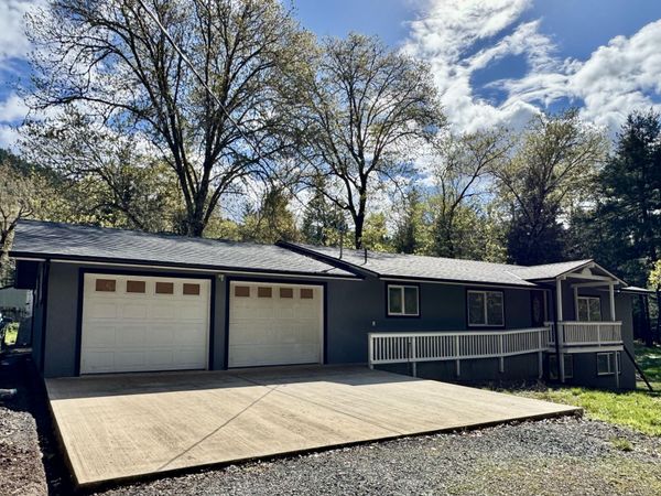 380 Dexter Way, Grants Pass, OR 97527